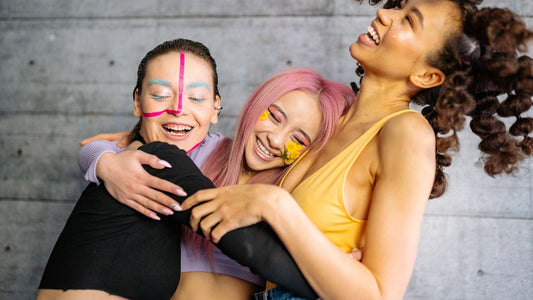 3 friends laughing